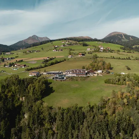 Hotel Panoramahotel Huberhof 4*