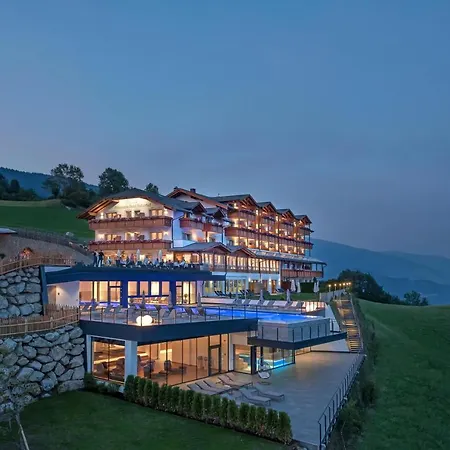 Panoramahotel Huberhof 4*